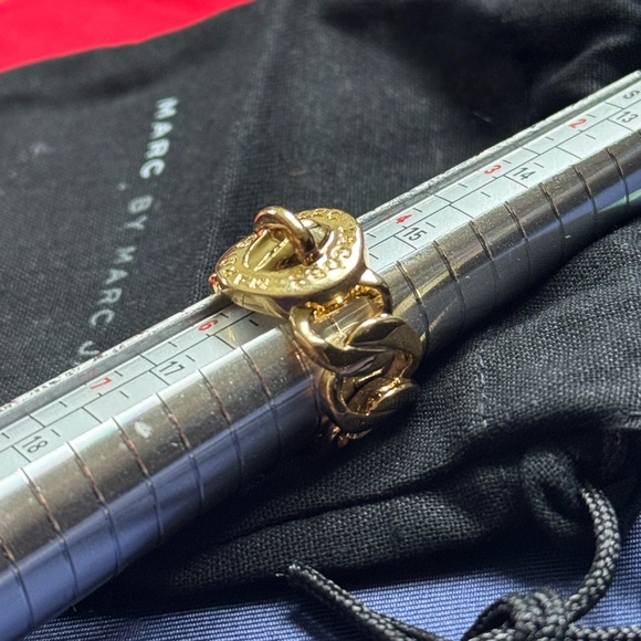 New Marc by Marc Jacobs Gold Tone Chain Turn Lock Ring - Picture 2 of 3